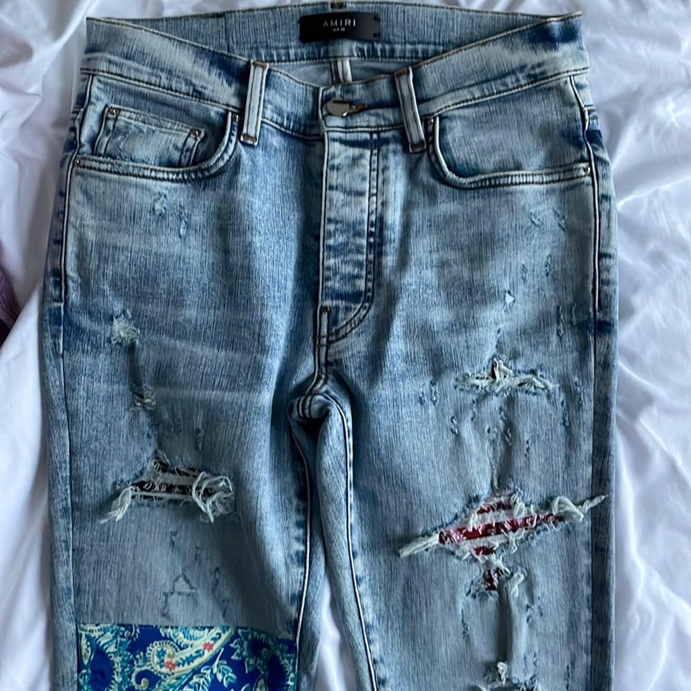 AMIRI
distressed skinny jeans